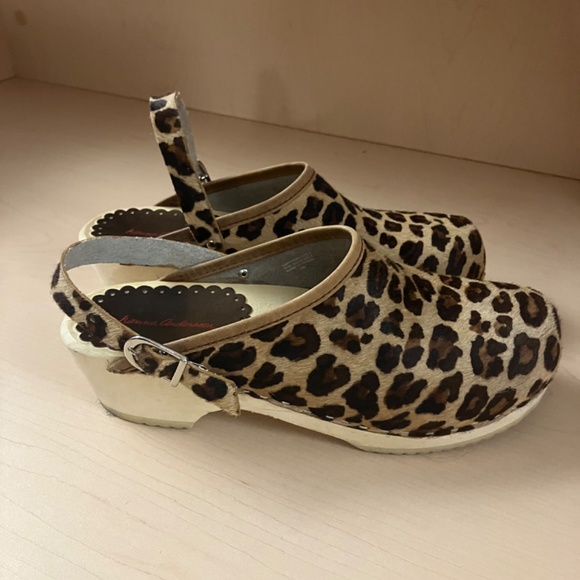 Clogs - Hanna Andersson - Picture 2 of 9